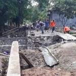 Warga Ngeluh Proyek Jembatan Gembongan Molor