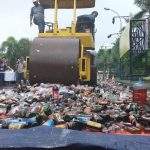 Jelang Tahun Baru, Polrestro Bekasi Musnahkan 11.000 Miras Dan 15.600 Petasan