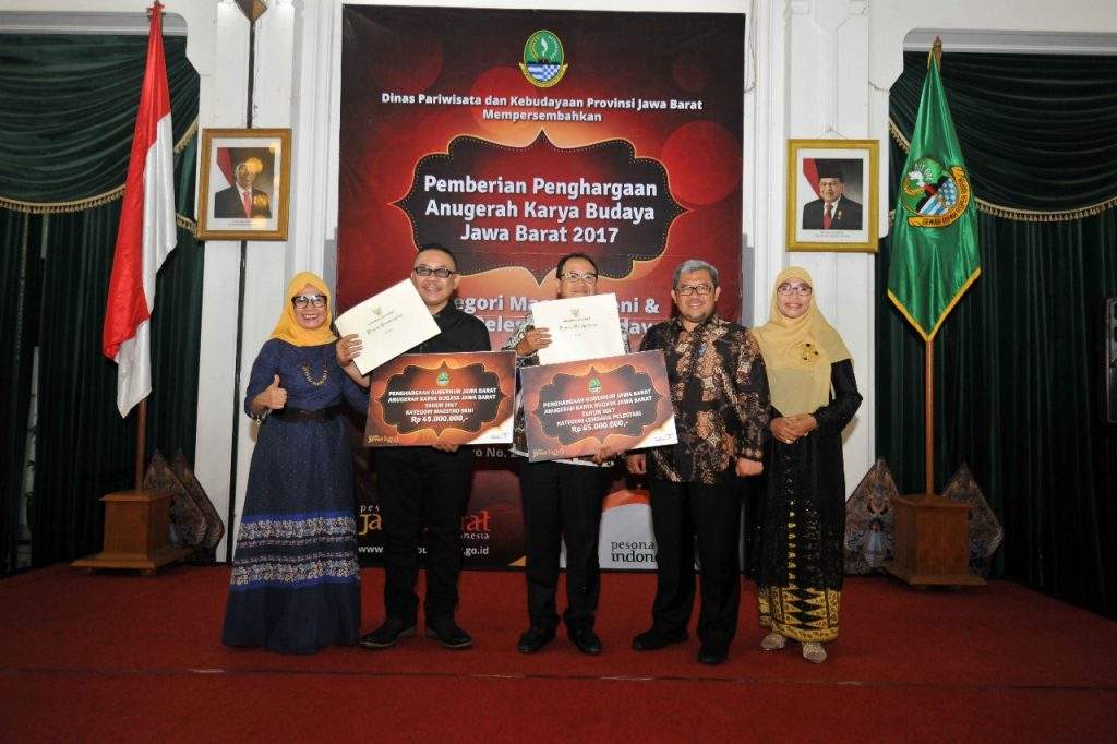 Doel Sumbang Dan Batik Komar Raih Anugerah Karya Budaya Jabar 2017