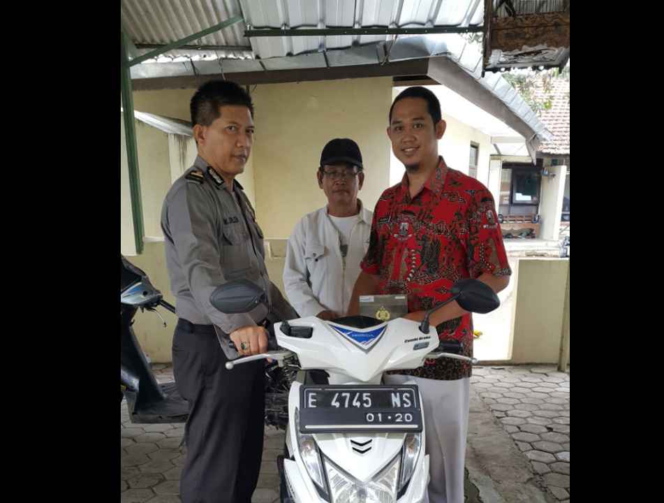Polsek Pabuaran Serahkan Sepeda Motor Curian Ke Pemiliknya