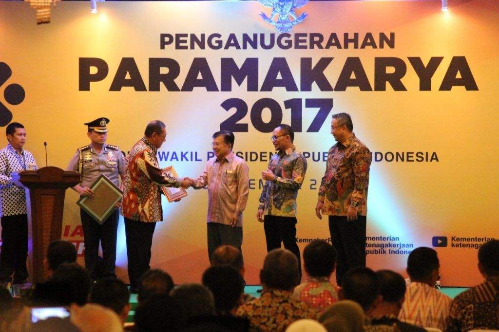 Gubernur Jabar Raih Paramakarya 2017