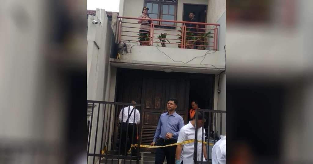 Rumah Para Pimpinan KPK Diserang Bom Molotov Rumah Para Pimpinan KPK Diserang Bom Molotov