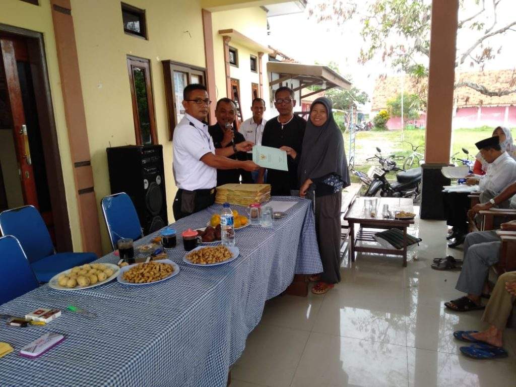 Pemdes Dompyong Wetan Gandeng BPN Bagikan Sertifikat PTSL Secara Bertahap