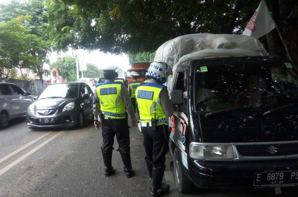 Operasi Harian Satlantas Polres Cirebon Kota Sisir Pelanggar Lalin Di Perbatasan Operasi Harian Satlantas Polres Cirebon Kota Sisir Pelanggar Lalin Di Perbatasan
