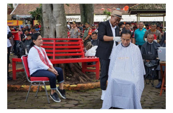 Jokowi Pangkas Rambut Di Tukang Cukur Asgar Pinggir Jalan