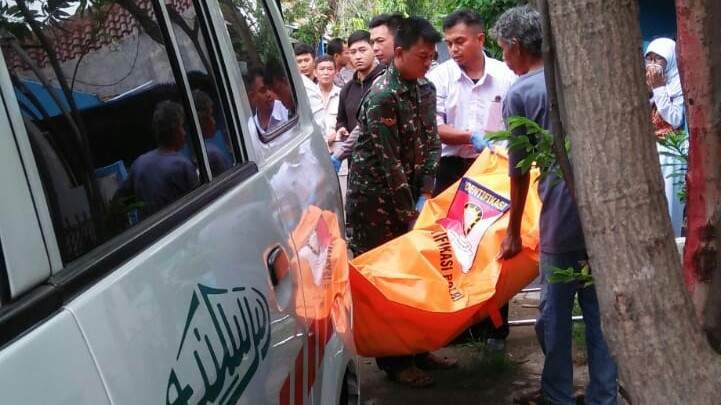 Naas, Seorang Karyawati Toko Bangunan Ditemukan Tewas Gantung Diri