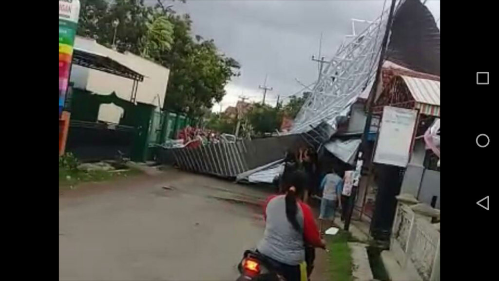 Atap Puskesmas Gembongan Ambruk Disapu Angin Kencang