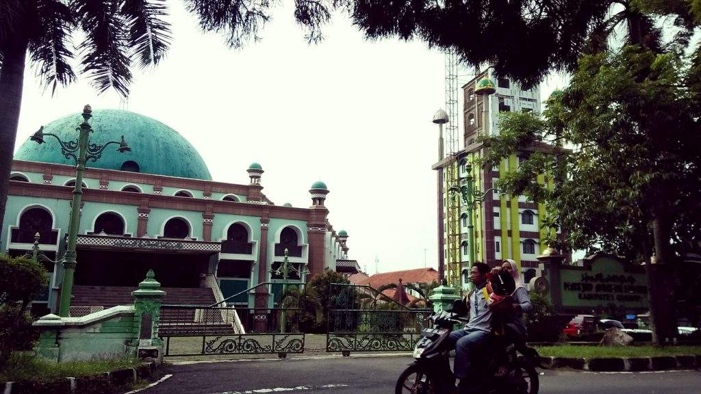 Masjid Agung Sumber Tak Terurus, Begini Kata Asda 1