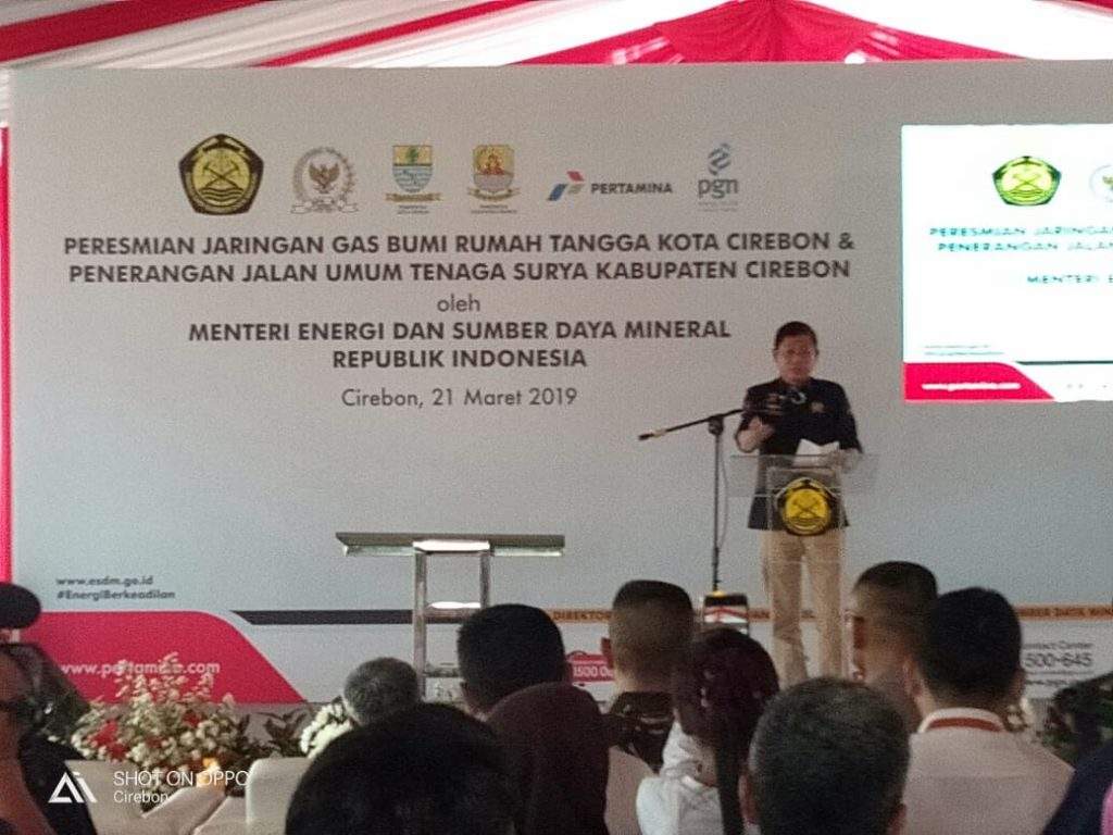 Menteri ESDM Resmikan JarGas dan PJU Tenaga Surya Di Cirebon