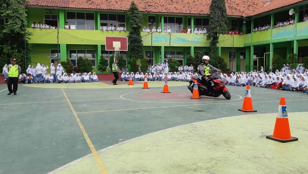 700 Siswa MAN 4 Cirebon Ikuti Millennial Road Safety Festival Polsek Lemahabang 700 Siswa MAN 4 Cirebon Ikuti Millennial Road Safety Festival Polsek Lemahabang