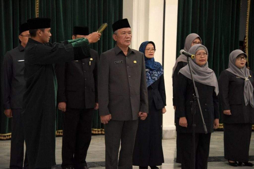 Lantik 14 Pejabat Eselon II Hasil Seleksi Terbuka, Ini Pesan Gubernur Ridwan Kamil