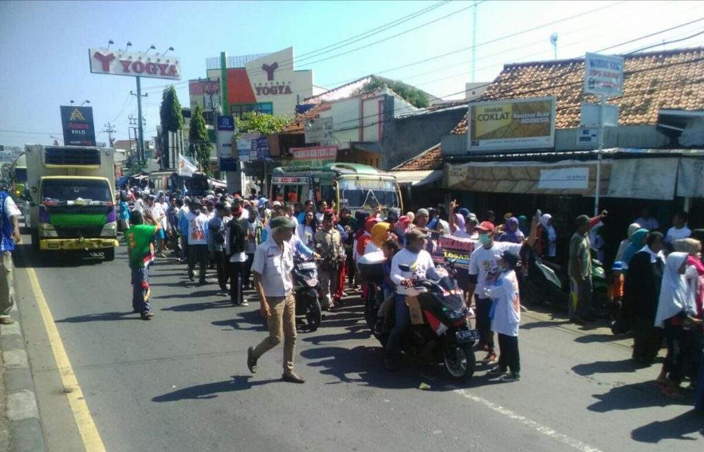 Gelar Jalan Santai, Roemah Djuang Optimis Menangkan Capres 02 Di Perbatasan Jabar - Jateng
