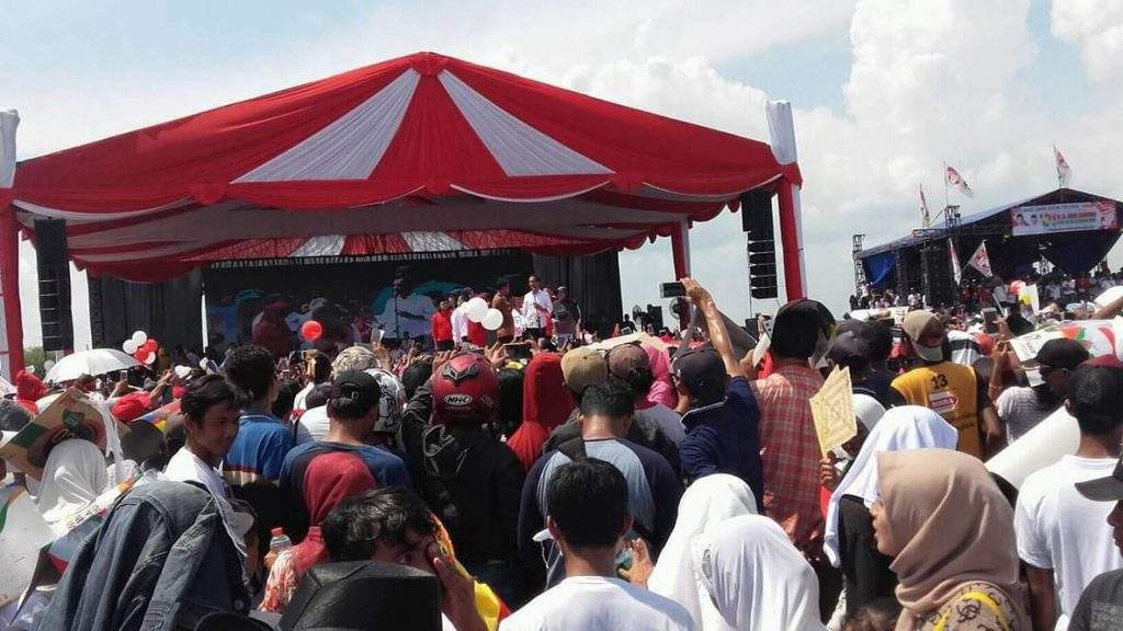 Kampanye Akbar Jokowi, Ribuan Warga Menyemut Di Gebang
