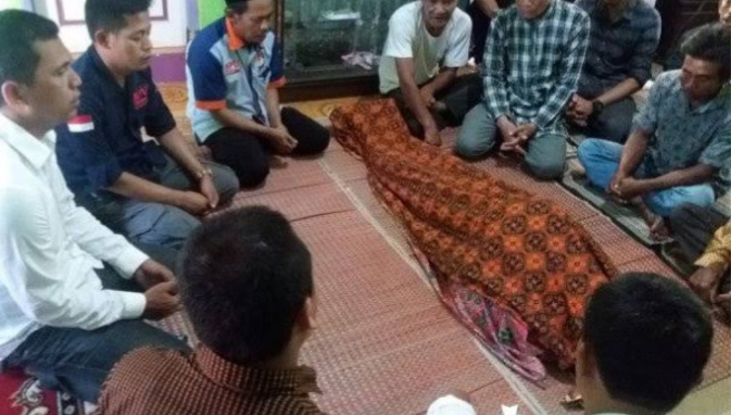 Kelelahan, 12 Petugas KPPS Di Jabar Meninggal Dunia. Masih Tega Nyunat Hak Mereka? Kelelahan, 12 Petugas KPPS Di Jabar Meninggal Dunia. Masih Tega Nyunat Hak Mereka?