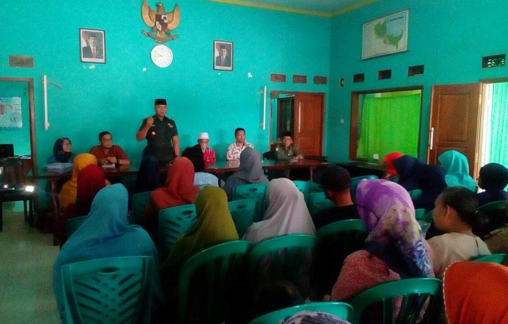 Puluhan Warga Ciledug Kulon Antusias Ikuti Program "bjb Mesra" Puluhan Warga Ciledug Kulon Antusias Ikuti Program "bjb Mesra"
