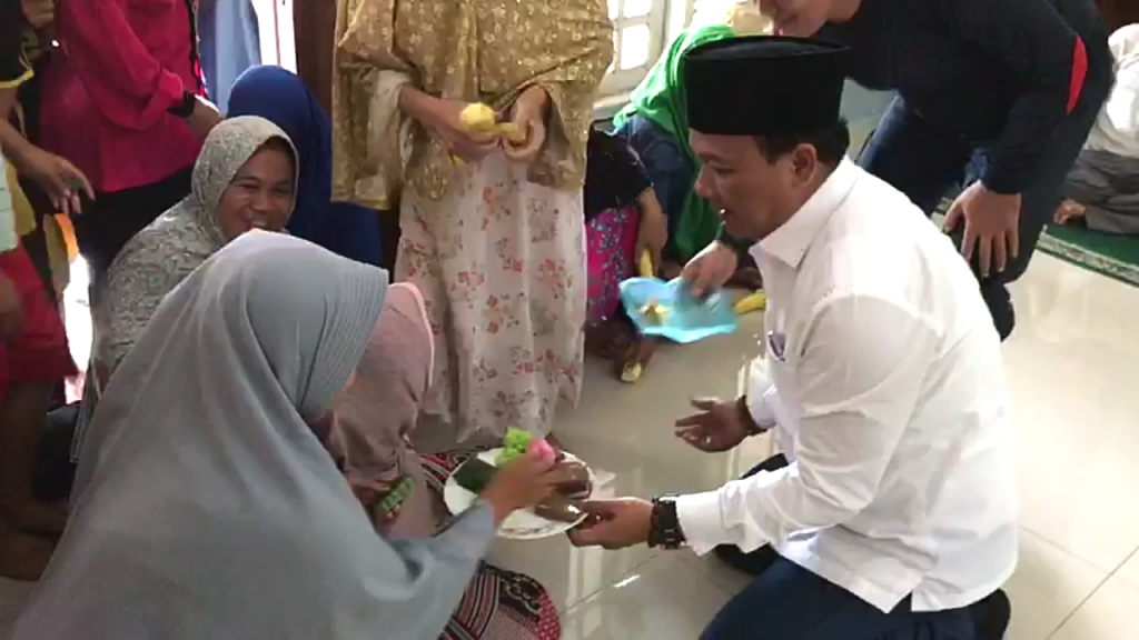 Sambut Ramadhan, Kang Jimmy Makin 'Cakep' Layani Rakyat Tanpa Sekat Sambut Ramadhan, Kang Jimmy Makin 'Cakep' Layani Rakyat Tanpa Sekat