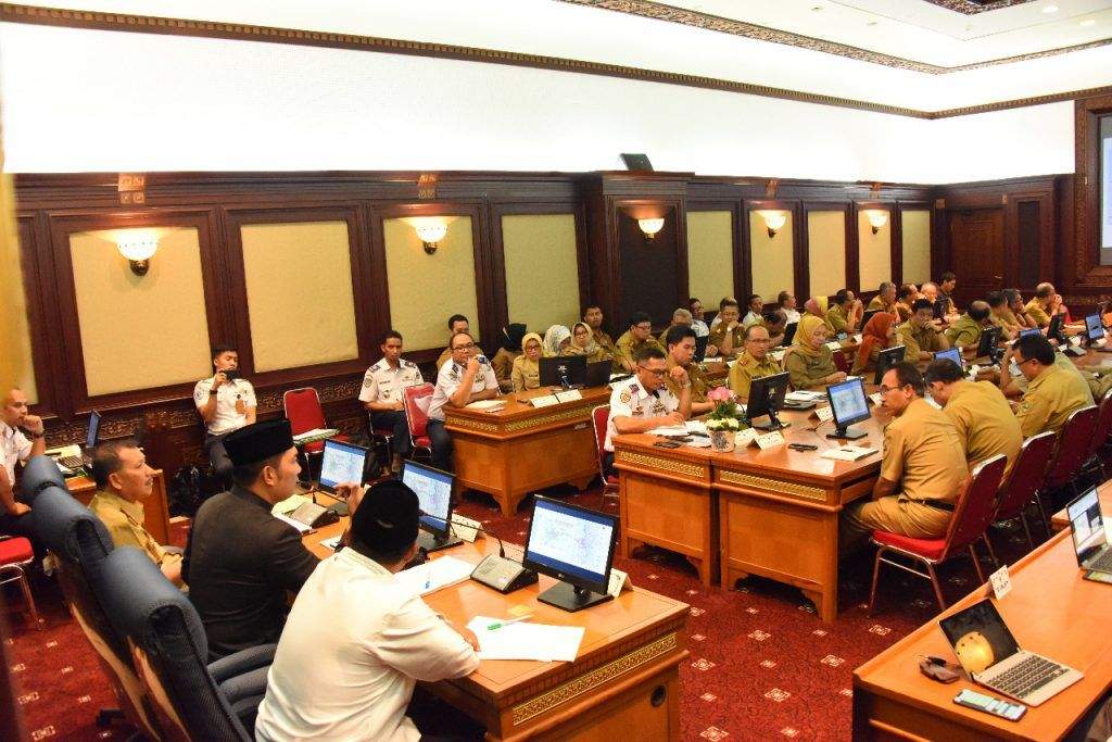 Hari Pertama Puasa, Pemprov Jabar ‘Ngebut’ Rancang Mudik Lebaran. Ini Ulasannya! Hari Pertama Puasa, Pemprov Jabar ‘Ngebut’ Rancang Mudik Lebaran. Ini Ulasannya!