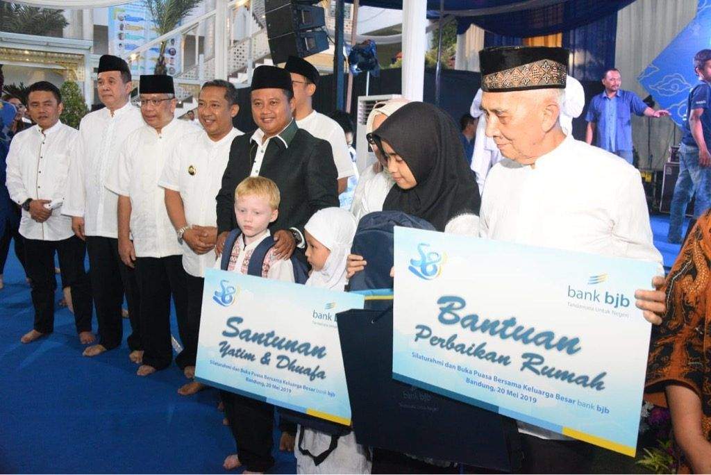 Wagub Minta Bank BJB Tingkatkan Kontribusi Untuk Warga Jabar Wagub Minta Bank BJB Tingkatkan Kontribusi Untuk Warga Jabar