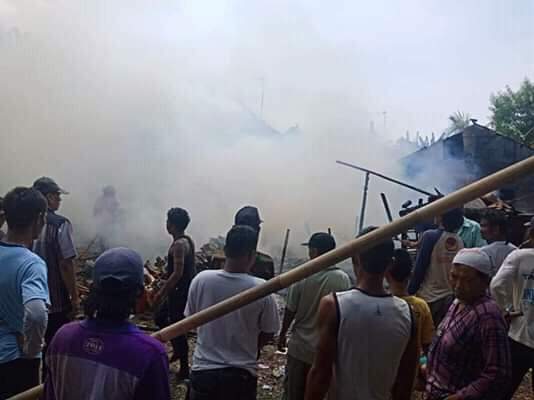 Si Jago Merah Amuk 4 Rumah Warga Medangasem Karawang Si Jago Merah Amuk 4 Rumah Warga Medangasem Karawang