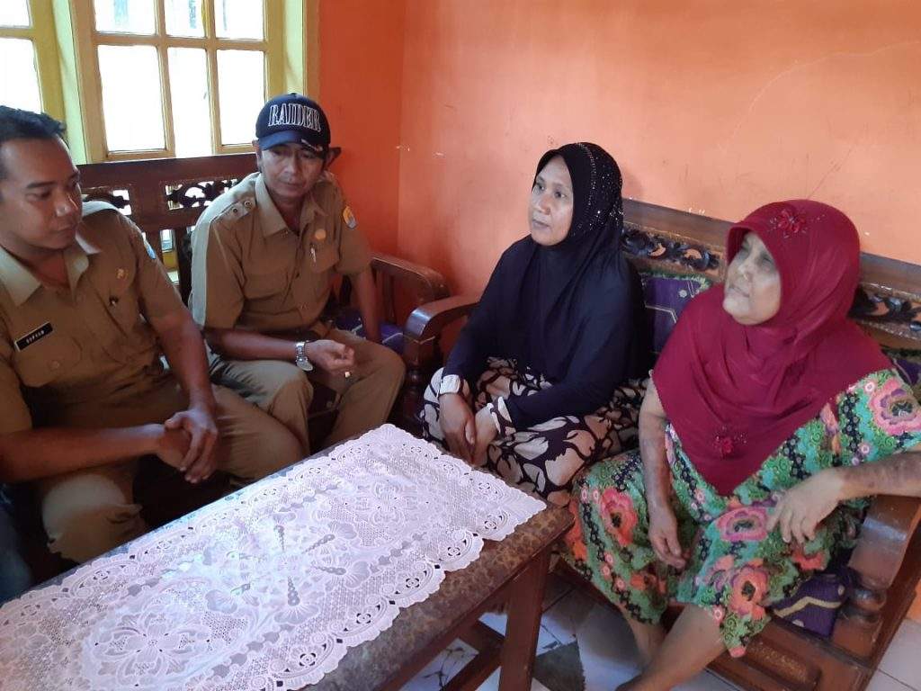 Keluarga Almarhum KPPS Di Desa Gagasari - Gebang Tolak Dilakukan Autopsi