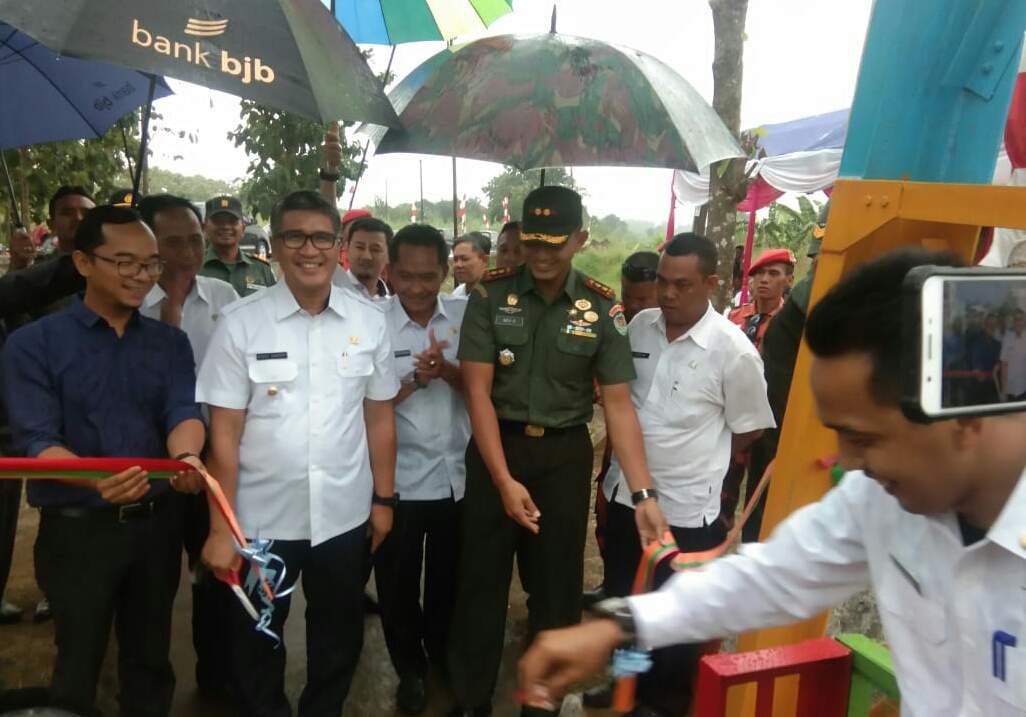 Peresmian Jembatan Cihoe - Ciledug, Jadi Momentum PJ Bupati Cirebon Pamit