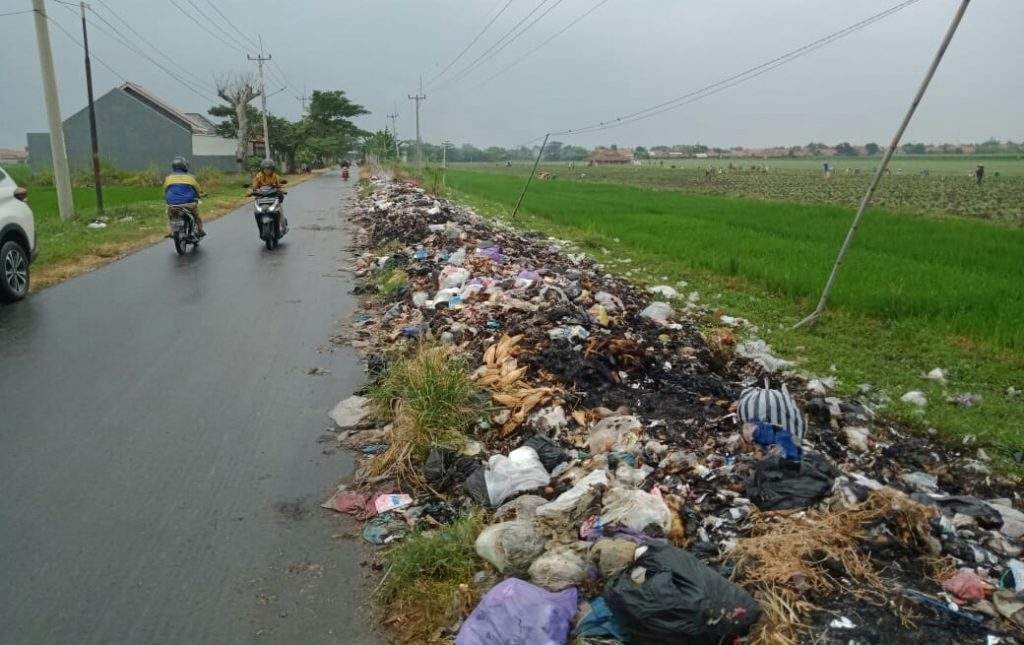 Sampah Menumpuk, Pemdes Hulubanteng Lor Ngeluh Tak Punya TPA dan Insenerator
