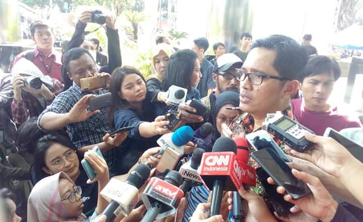 Bongkar Suap, KPK Geledah Enam Lokasi Di Karawang Dan Cirebon Bongkar Suap, KPK Geledah Enam Lokasi Di Karawang Dan Cirebon