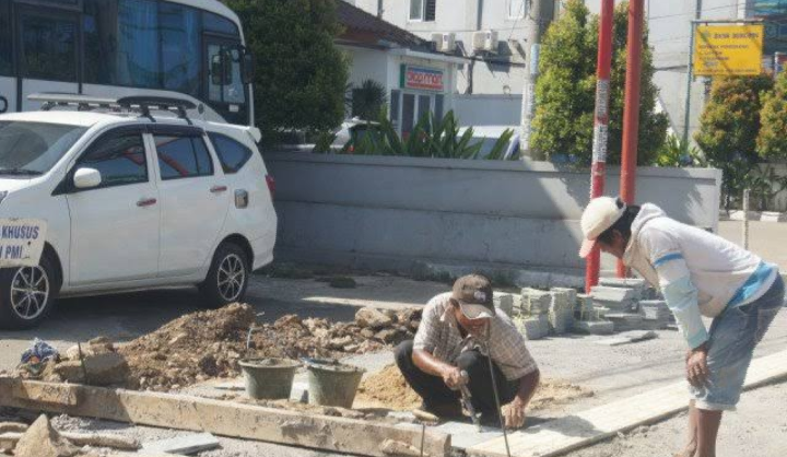 Dicap Banyak Kejanggalan, Proyek Pedestrian Karawang 'Dikejagungkan'