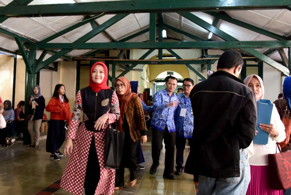 Zonasi, Begini Strategi Istri Gubernur Jabar Daftarkan Anaknya Ke SMA Favorit Zonasi, Begini Strategi Istri Gubernur Jabar Daftarkan Anaknya Ke SMA Favorit