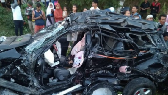 Fakta KA 7 Tewas: Mobil Maksa Melintas Lalu Mesin Mati Ditengah Rel