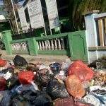 Kantor KUA Rengasdengklok Jadi Tempat Sampah, DLHK Karawang Ngapain Aja?
