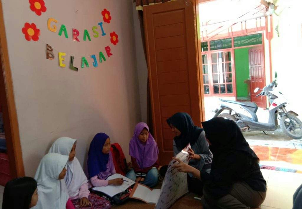 Support Citarum Harum, Mahasiswa KKN UPI Cibiru Gagas Program "Garasi Belajar"