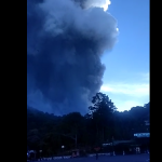 Baru Saja Gunung Tangkuban Perahu Erupsi, Pengunjung Panik!