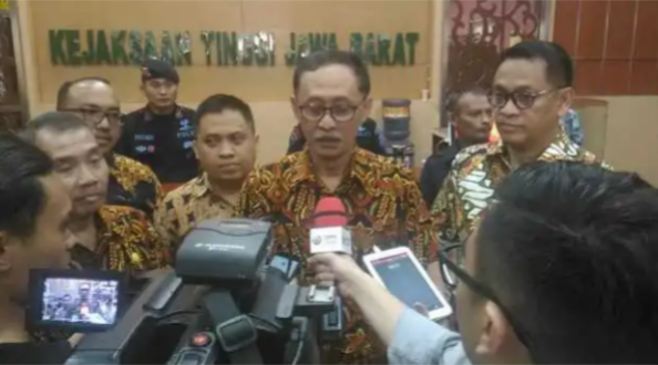Kejati Jabar Tetapkan Tiga Tersangka Korupsi PDAM Karawang Kejati Jabar Tetapkan Tiga Tersangka Korupsi PDAM Karawang