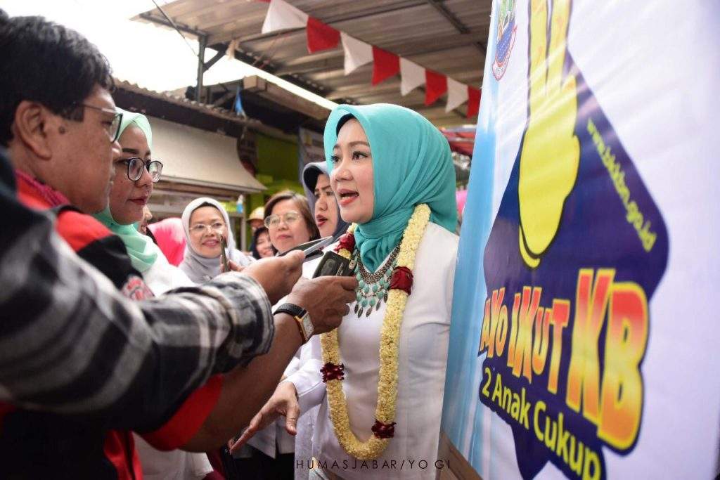 Atalia Praratya Ajak Kader PKK Sukseskan Program Kampung KB Atalia Praratya Ajak Kader PKK Sukseskan Program Kampung KB