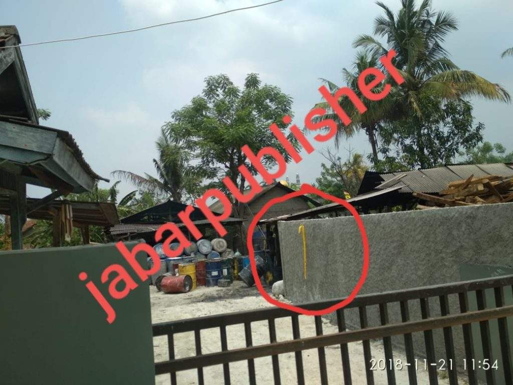 Segel PPNS di Lepas, Pengusaha Thinner Akui Ada Koordinasi Dengan Dinas LH Segel PPNS di Lepas, Pengusaha Thinner Akui Ada Koordinasi Dengan Dinas LH