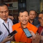 Sekda Jabar Nonaktif Resmi Pakai Rompi Orange KPK Sekda Jabar Nonaktif Resmi Pakai Rompi Orange KPK