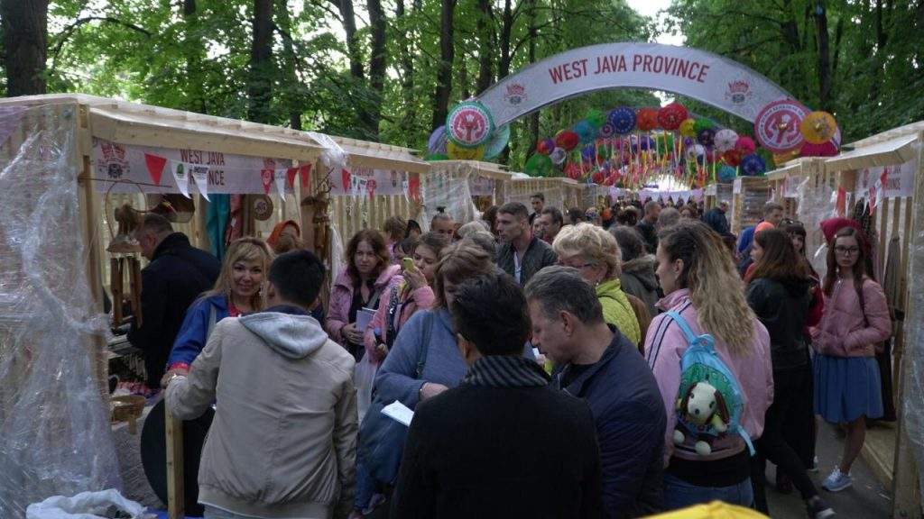 Festival Indonesia 2019, Payung Geulis Tasik Laris Manis di Moskow Festival Indonesia 2019, Payung Geulis Tasik Laris Manis di Moskow