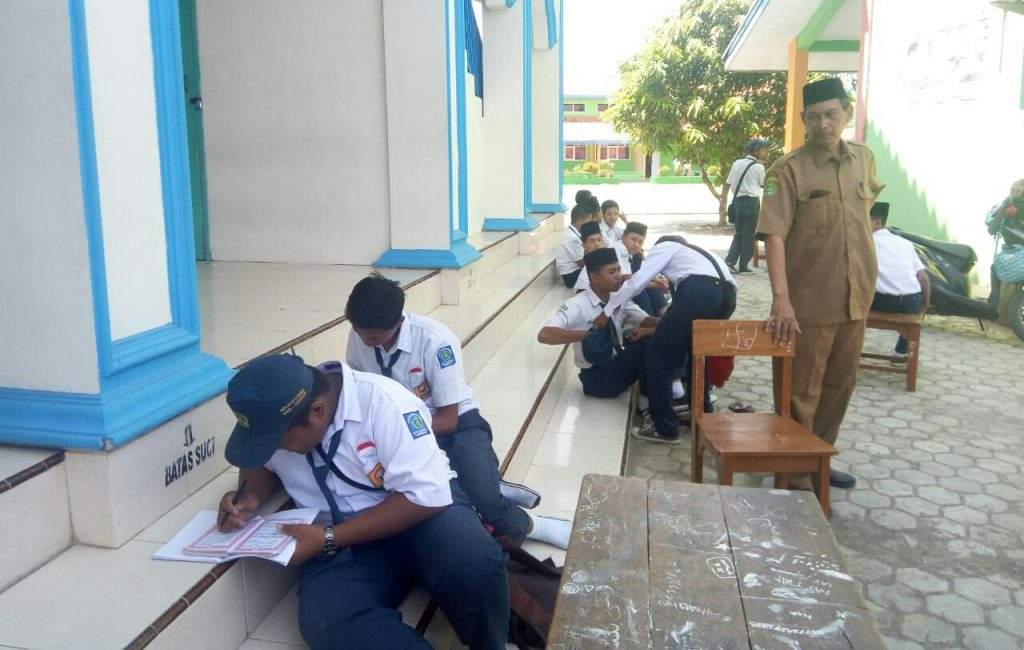 Dikira Mau Tawuran, Puluhan Siswa MTs Dihukum Nulis Alquran Selama Seminggu