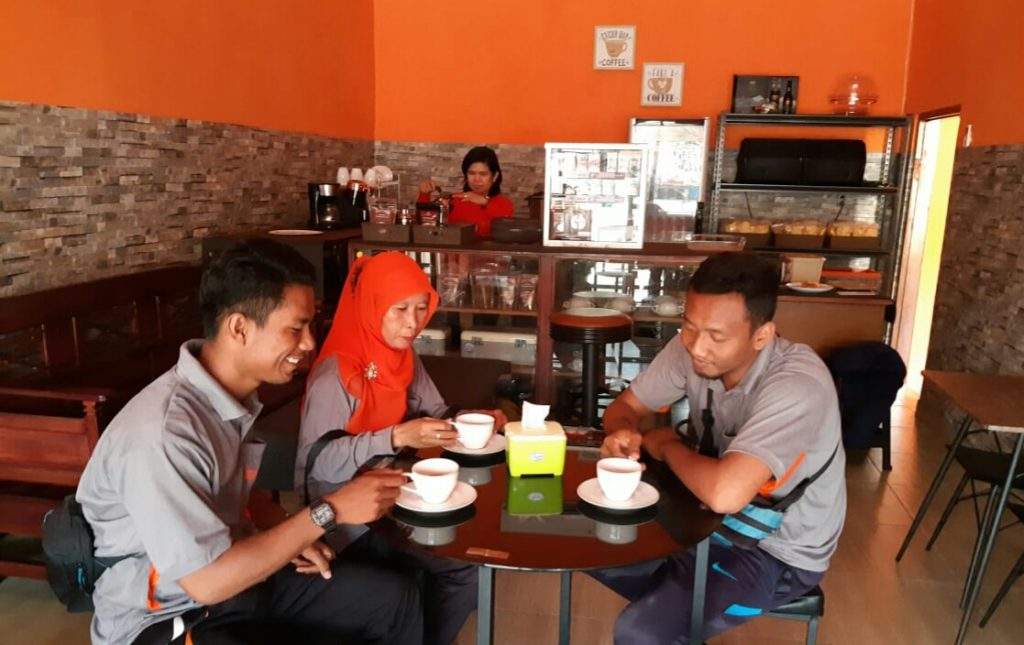 Mau Ngopi Asyik dan Makan Enak? Dateng Saja ke "RM Coffee & Resto" Di Gebang