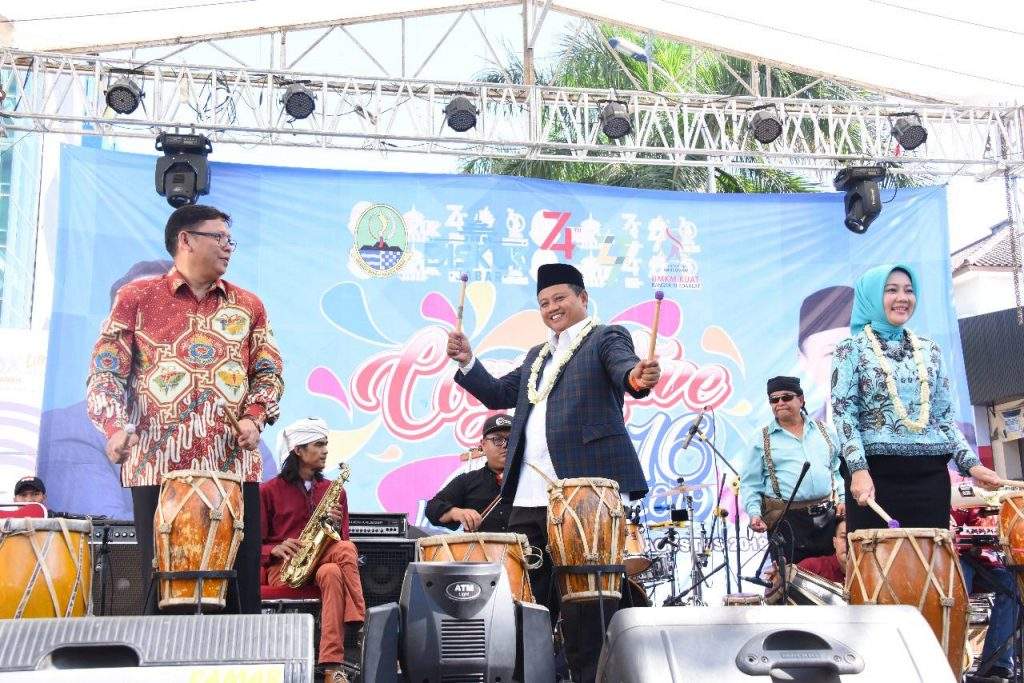 Wagub Jabar Minta Koperasi dan UMKM Gandeng Generasi Muda di Industri 4.0 Wagub Jabar Minta Koperasi dan UMKM Gandeng Generasi Muda di Industri 4.0