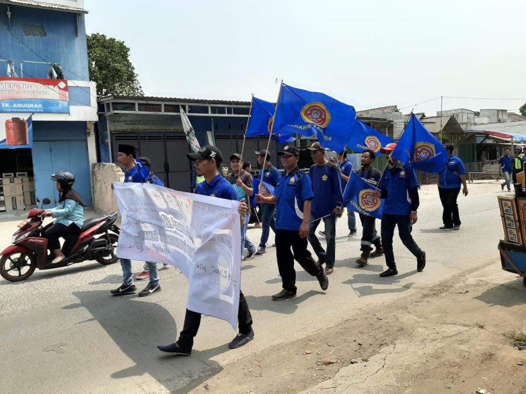 "Tronton" Sering Makan Korban, Warga Gelar Aksi Demo "Tronton" Sering Makan Korban, Warga Gelar Aksi Demo