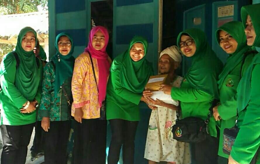 Jumat Berkah, 'Bu Dandim' 0620 Kabupaten Cirebon Berbagi Kasih Sayang di Ciledug Jumat Berkah, 'Bu Dandim' 0620 Kabupaten Cirebon Berbagi Kasih Sayang di Ciledug