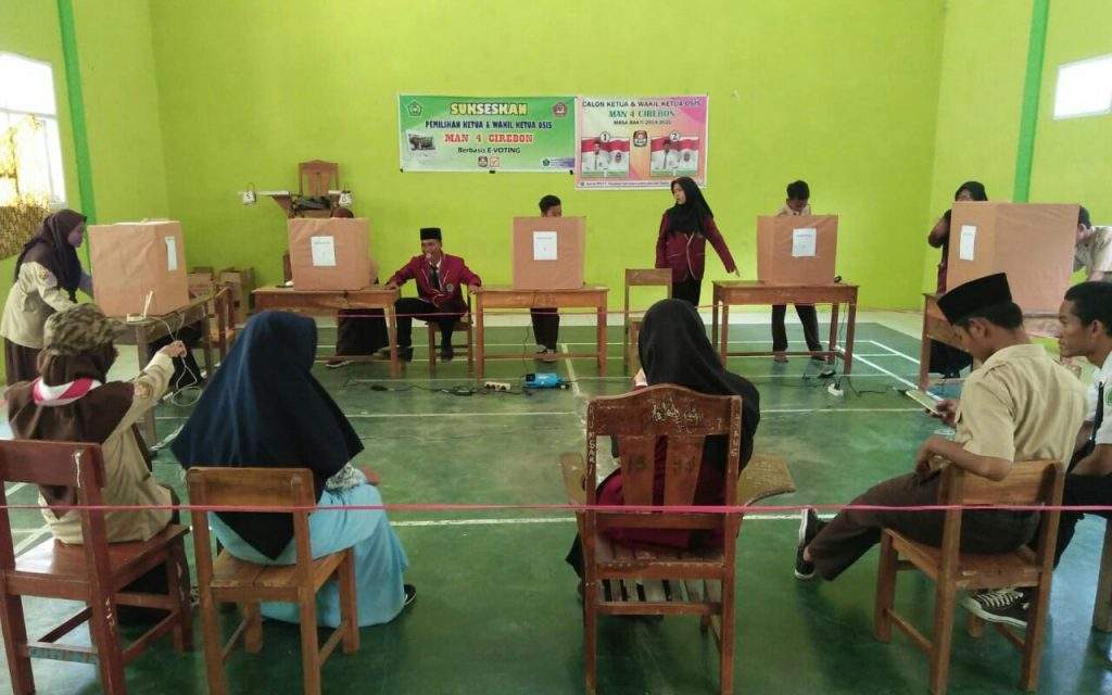 MAN 4 Cirebon Sukses Gelar E-Voting Ketua OSIS Hari Ini MAN 4 Cirebon Sukses Gelar E-Voting Ketua OSIS Hari Ini