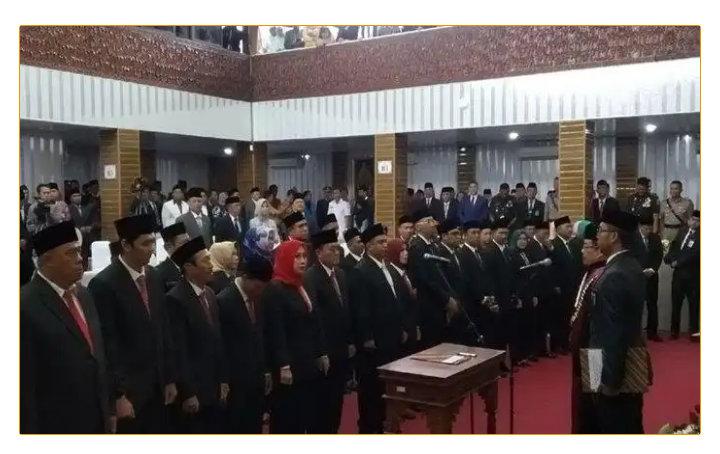 50 Anggota Dewan Kabupaten Cirebon Dilantik, Luthfi Jabat Ketua DPRD