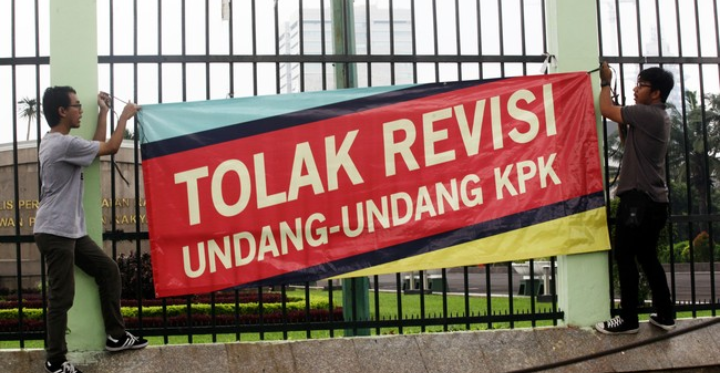 Paripurna Cuma Dihadiri 70 Orang, DPR Setujui Revisi UU KPK