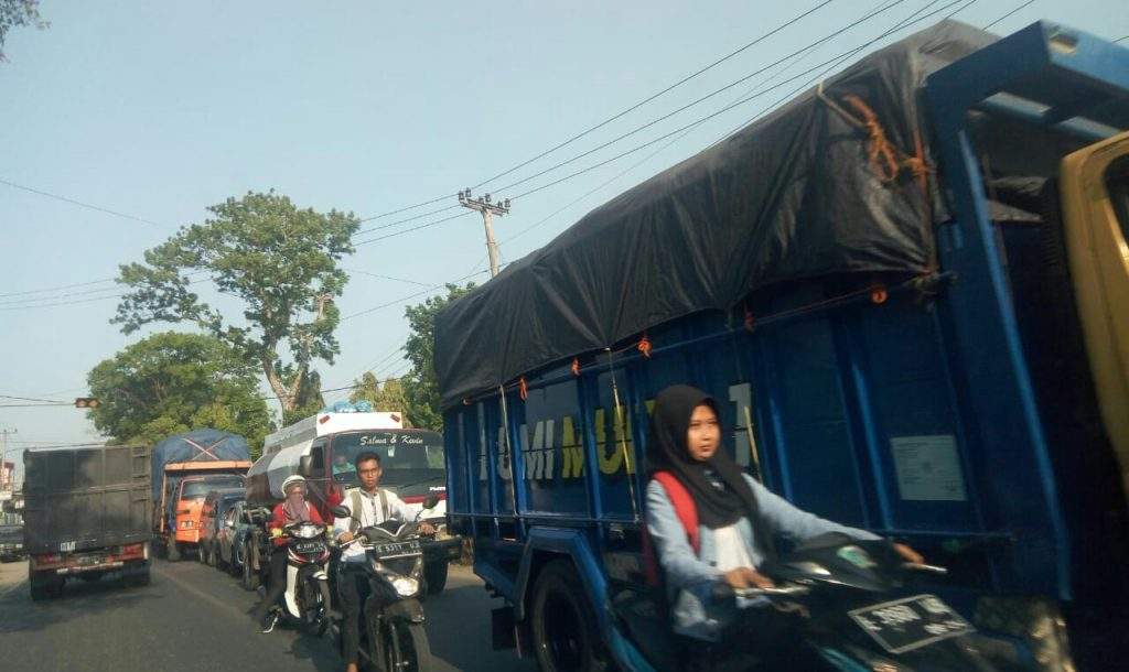 Gara-gara Ini, Jalur Bandung - Cirebon Lumpuh di Majalengka
