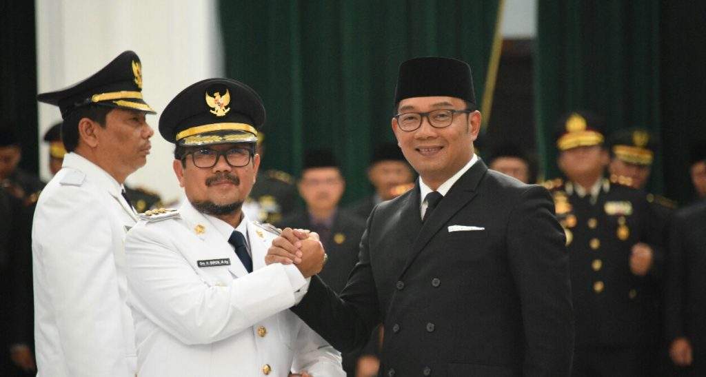 Lantik Bupati Cirebon Imron Rosyadi, Ini Pesan Gubernur Jabark Lantik Bupati Cirebon Imron Rosyadi, Ini Pesan Gubernur Jabark