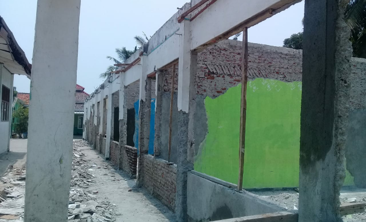 Rehab Kelas SDN Medankarya Diduga Jadi 'Proyek Siluman' Rehab Kelas SDN Medankarya Diduga Jadi 'Proyek Siluman'