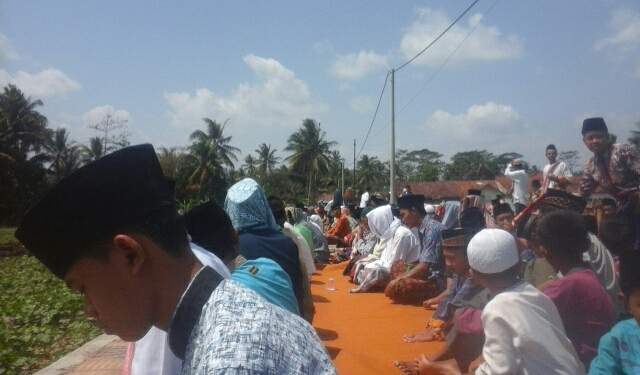 Dilanda Kekeringan & Puso, Warga Kota Banjar Gelar Shalat Istisqo Agar Hujan Turun Dilanda Kekeringan & Puso, Warga Kota Banjar Gelar Shalat Istisqo Agar Hujan Turun